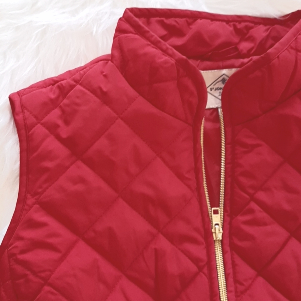 ⚪️RED QUILTED VEST